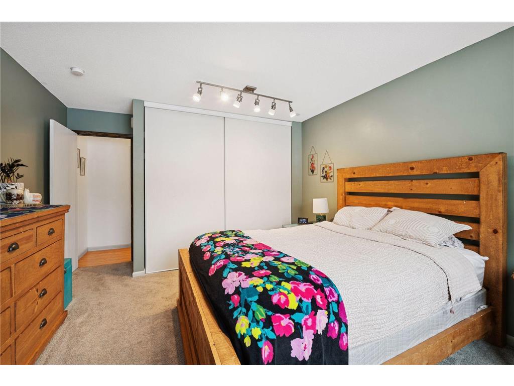 4350 Brookside Court #108 Edina MN 55436 - Minnehaha Creek 6822217 image10