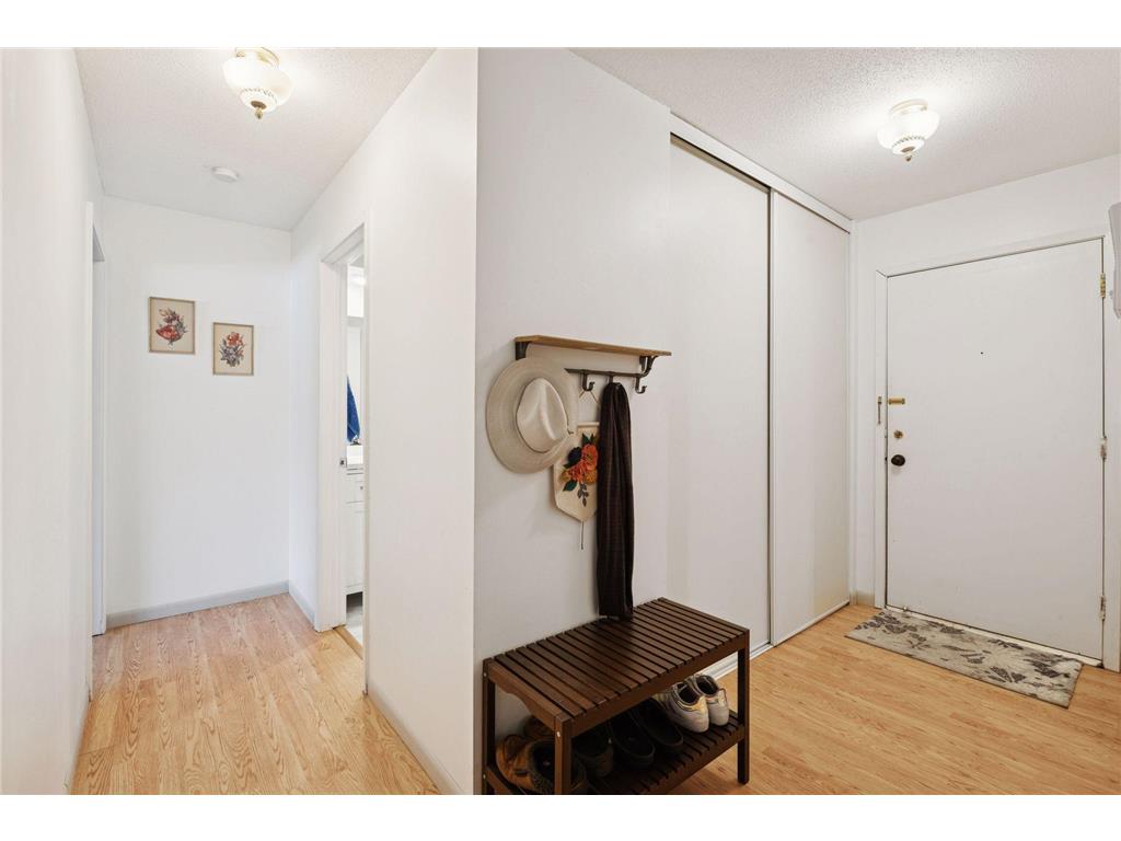 4350 Brookside Court #108 Edina MN 55436 - Minnehaha Creek 6822217 image14