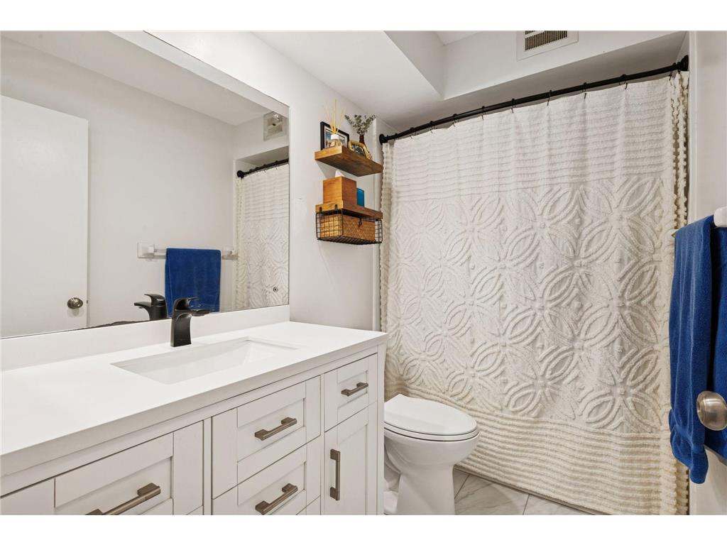 4350 Brookside Court #108 Edina MN 55436 - Minnehaha Creek 6822217 image16