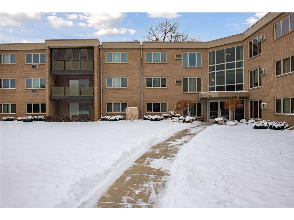 4350 Brookside Court #108 Edina MN 55436 - Minnehaha Creek 6822217 image17