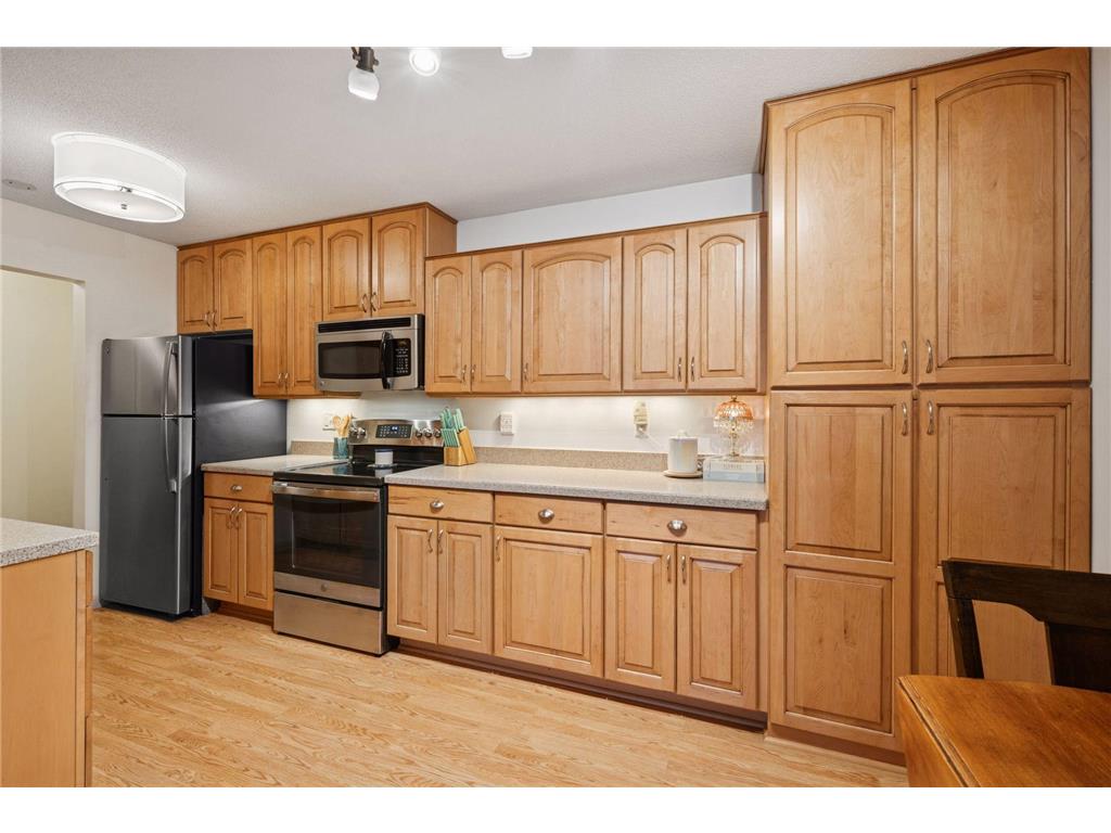 4350 Brookside Court #108 Edina MN 55436 - Minnehaha Creek 6822217 image2