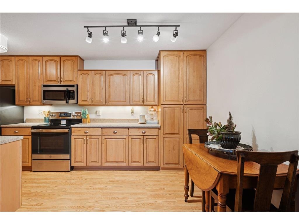 4350 Brookside Court #108 Edina MN 55436 - Minnehaha Creek 6822217 image4