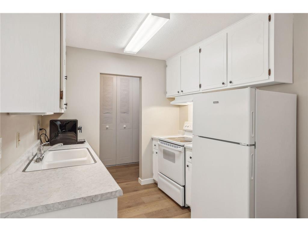 4350 Brookside Court #114 Edina MN 55436 6804325 image10