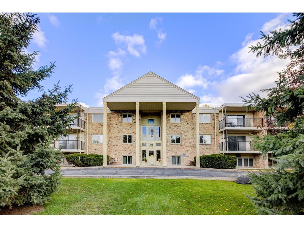 4351 Parklawn Avenue 105E, Edina, MN 55435 MLS 6246739 Edina Realty