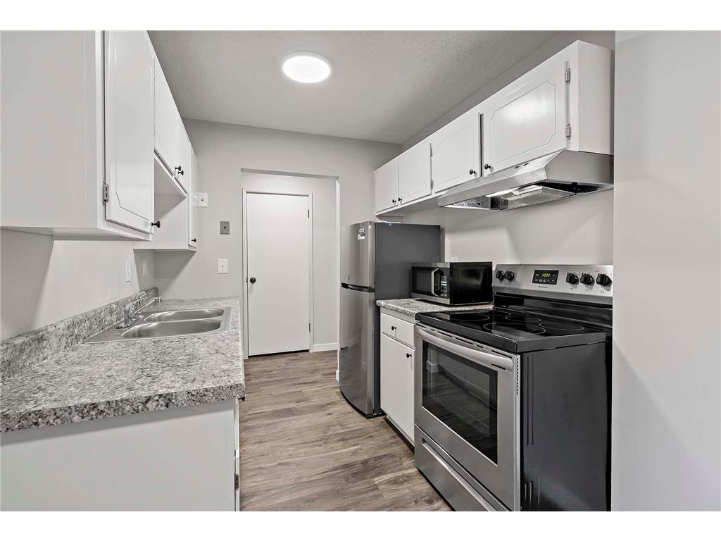 4351 Parklawn Avenue #105E Edina MN 55435 6793476 image5