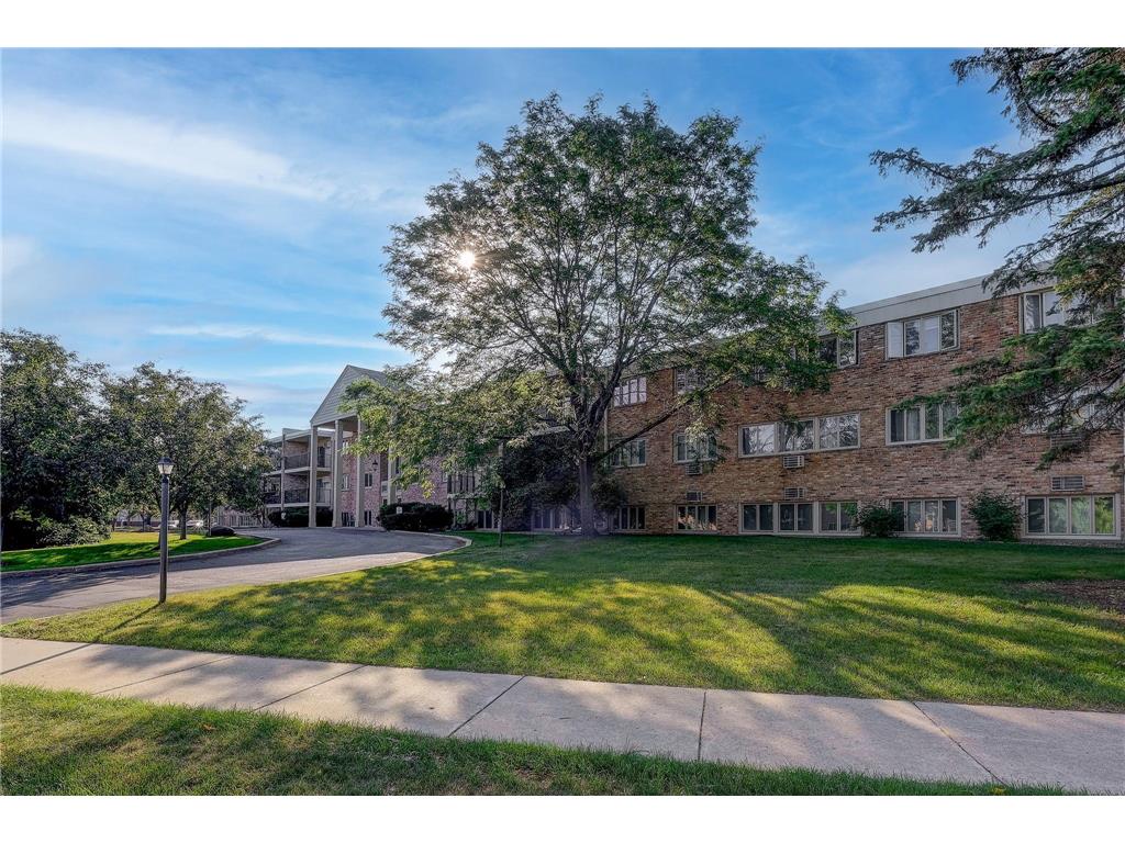 4351 Parklawn Avenue #112 Edina MN 55435 6338348 image1