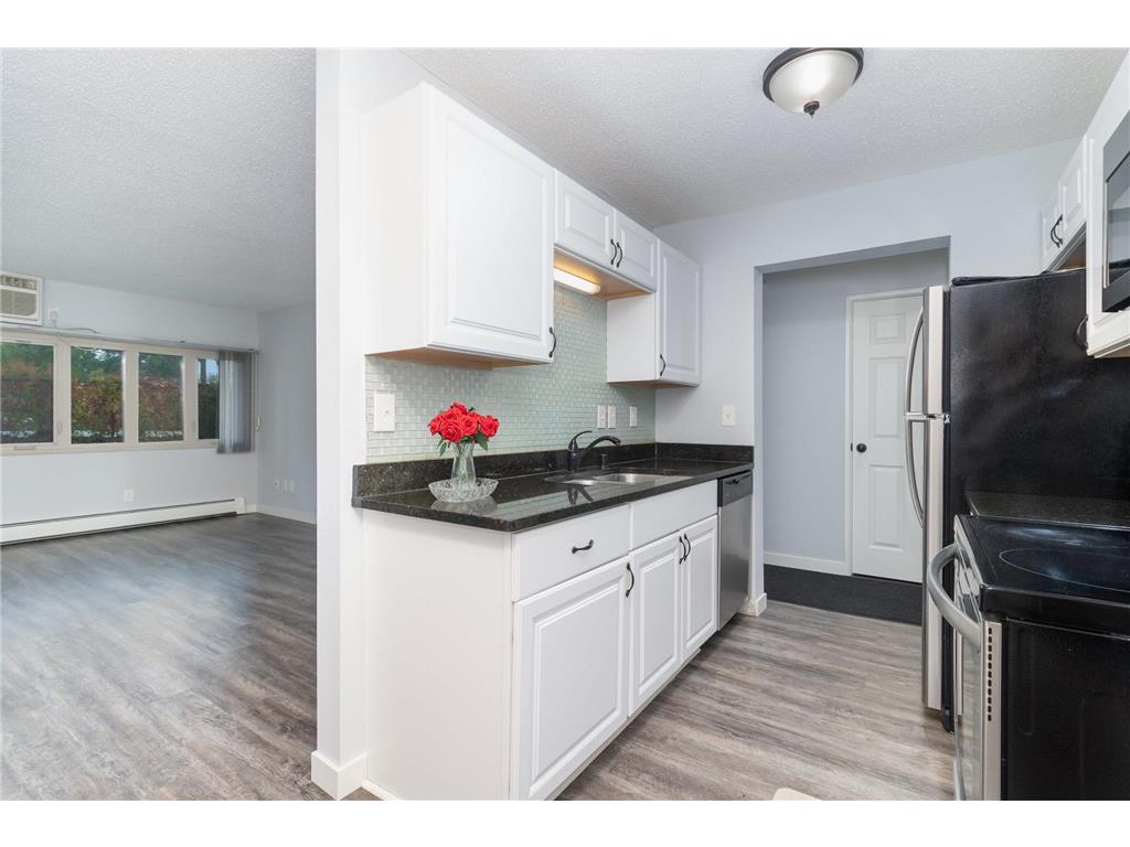 4351 Parklawn Avenue #7E Edina MN 55435 6793328 image1