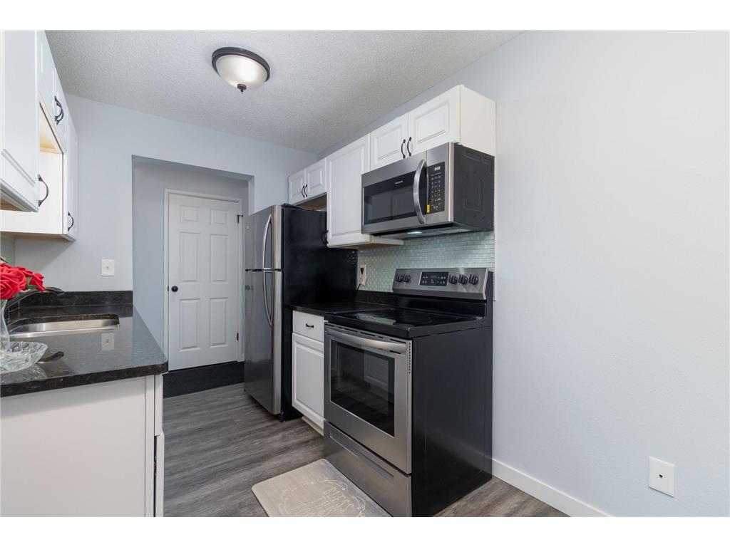 4351 Parklawn Avenue #7E Edina MN 55435 6793328 image3