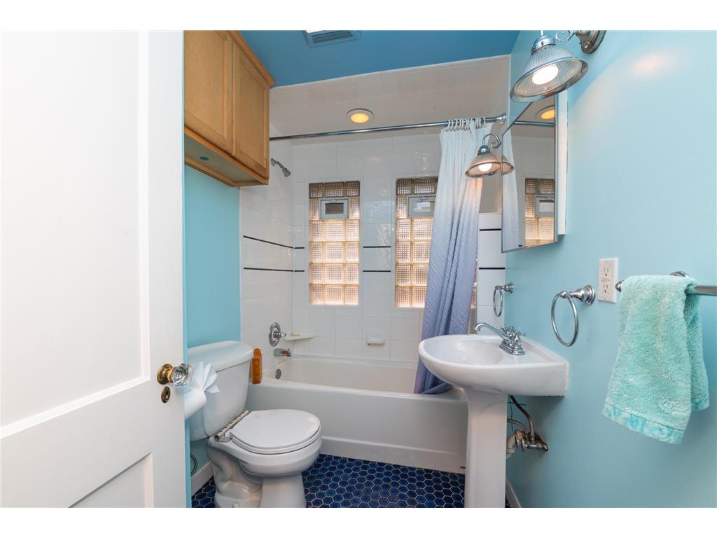 4354 Garfield Avenue Minneapolis MN 55409 7089483 image30
