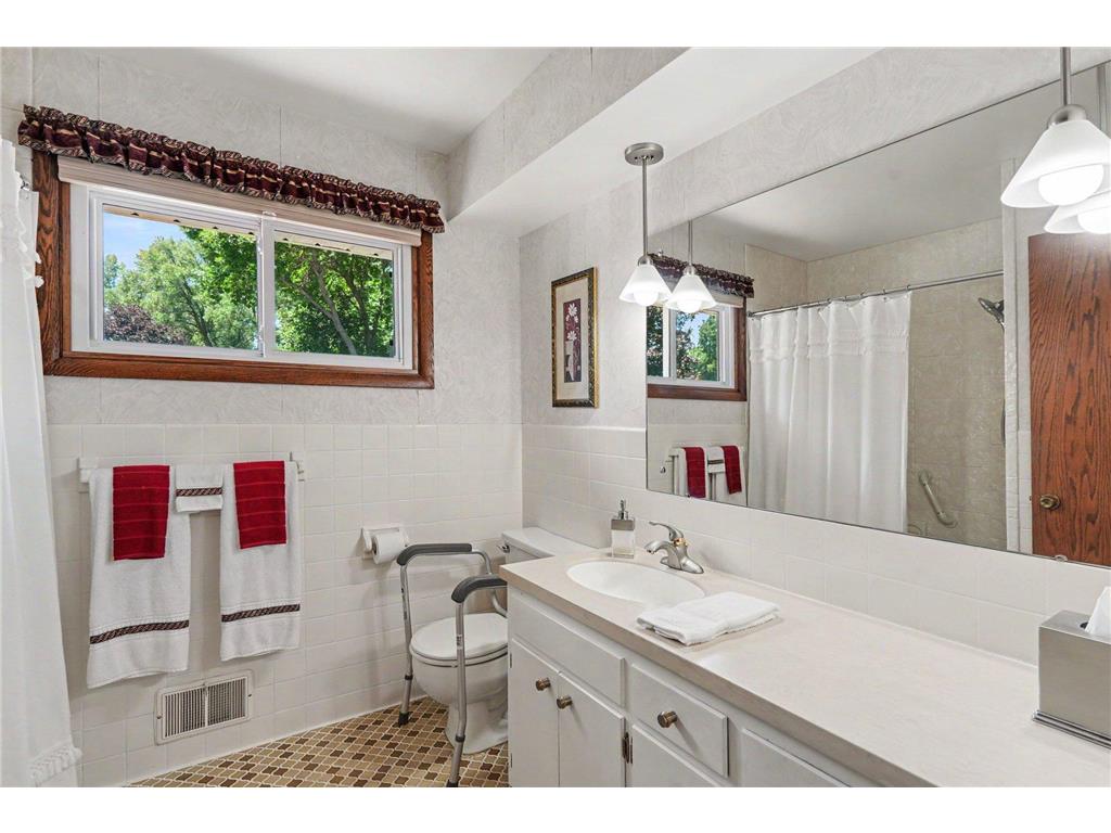 436 Rice Creek Boulevard NE Fridley MN 55432 7106693 image15