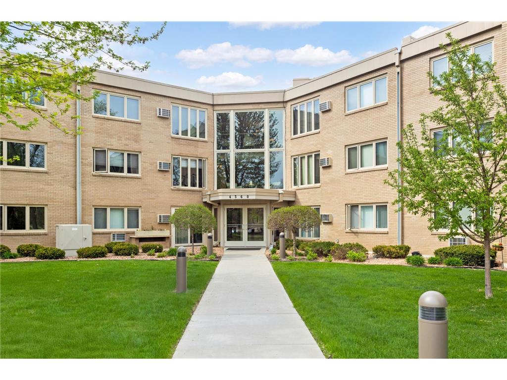 4360 Brookside Court #105 Edina MN 55436 - Minnehaha Creek 7076143 image1
