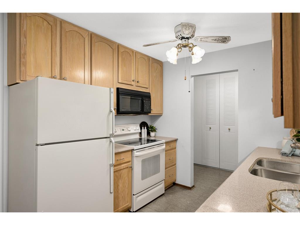 4360 Brookside Court #218 Edina MN 55436 7090036 image10