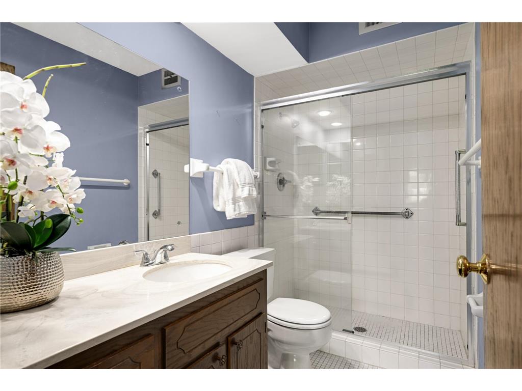4360 Brookside Court #218 Edina MN 55436 7090036 image13