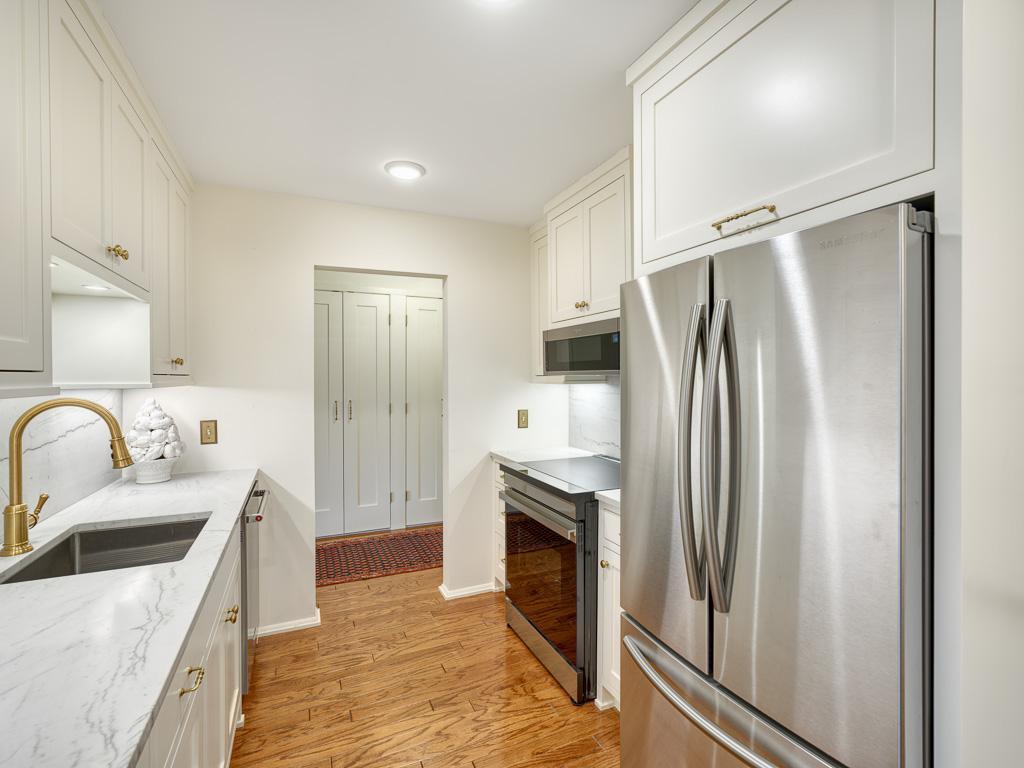 4360 Brookside Court #303 Edina MN 55436 - Minnehaha Creek 6701210 image6