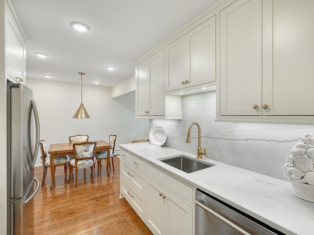 4360 Brookside Court #303 Edina MN 55436 - Minnehaha Creek 6701210 image7