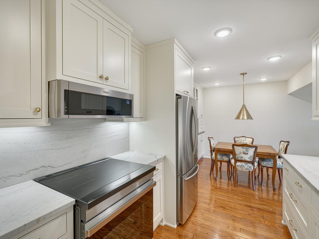 4360 Brookside Court #303 Edina MN 55436 - Minnehaha Creek 6701210 image8