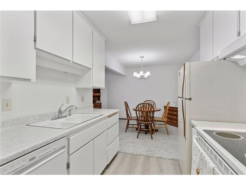 4360 Brookside Court #310 Edina MN 55436 - Minnehaha Creek 7006413 image12