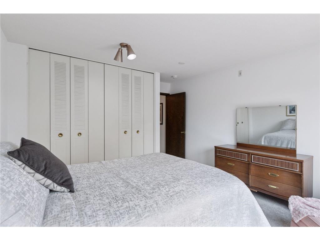 4360 Brookside Court #310 Edina MN 55436 - Minnehaha Creek 7006413 image17