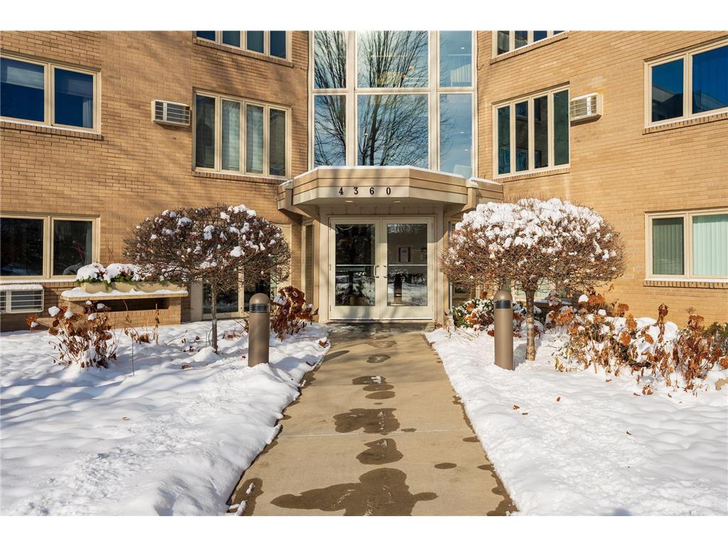 4360 Brookside Court #310 Edina MN 55436 - Minnehaha Creek 7006413 image2