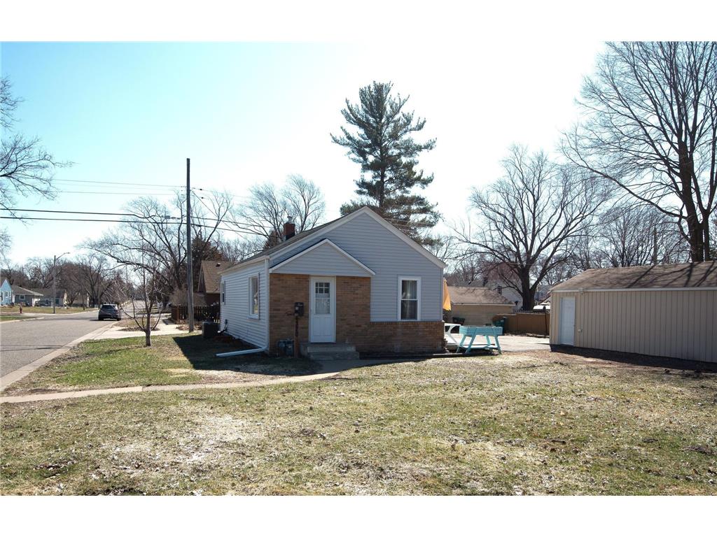 4370 Adair Avenue N Crystal MN 55422 7052890 image1