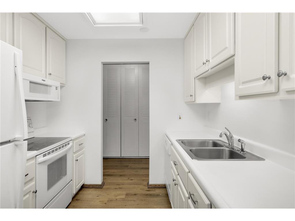 4370 Brookside Court #106 Edina MN 55436 - Minnehaha Creek 7012035 image18