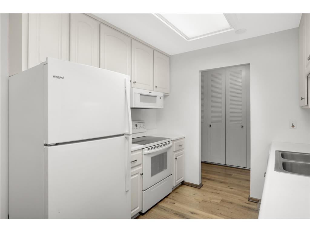 4370 Brookside Court #106 Edina MN 55436 - Minnehaha Creek 7012035 image19