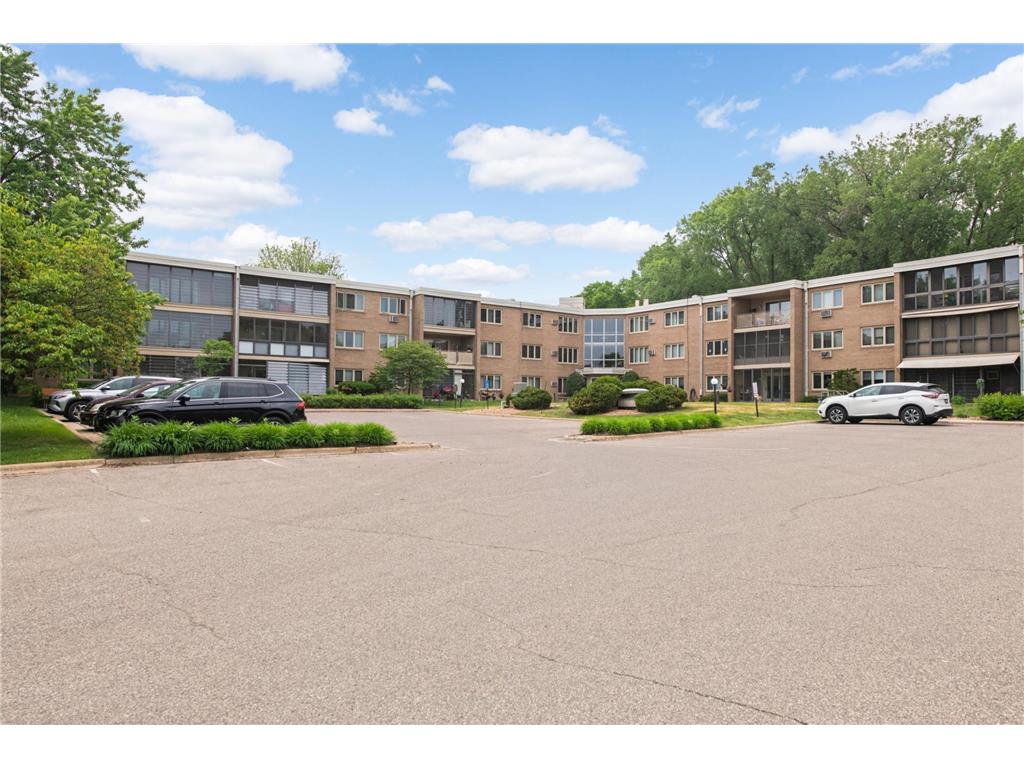 4370 Brookside Court #106 Edina MN 55436 - Minnehaha Creek 7012035 image5