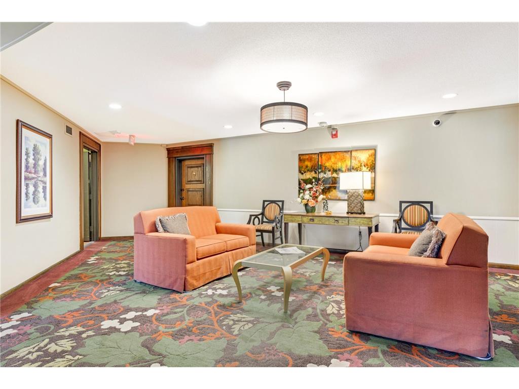 4370 Brookside Court #106 Edina MN 55436 - Minnehaha Creek 7012035 image6