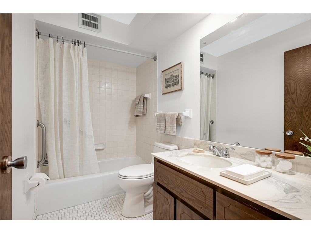4370 Brookside Court #203 Edina MN 55436 7038595 image14
