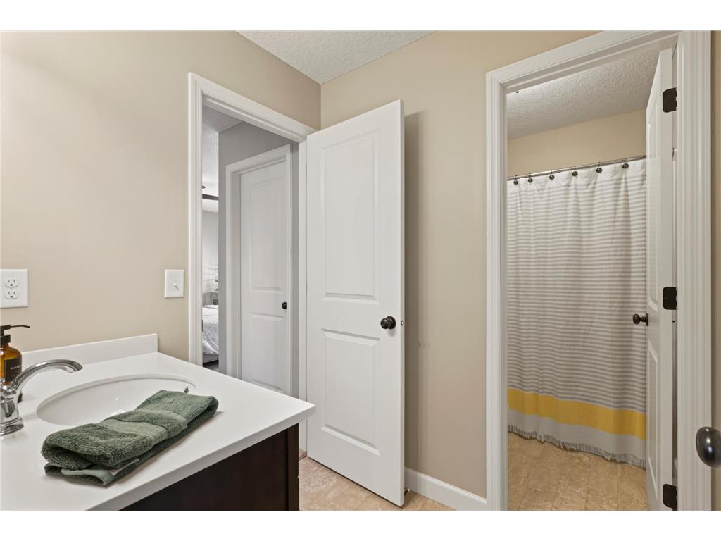 4377 Parkview Circle Anoka MN 55303 7017518 image24