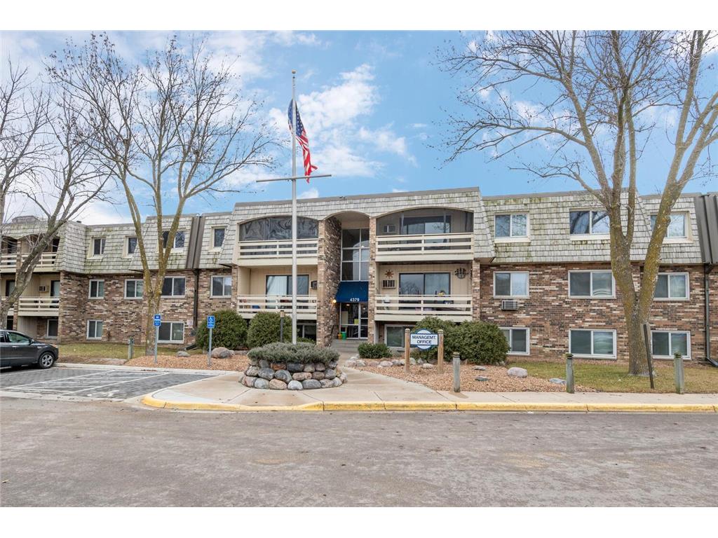 4379 Wilshire Boulevard #302 Mound MN 55364 - Lake Minnetonka 6489892 image1