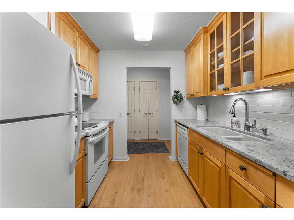 4380 Brookside Court #103 Edina MN 55436 7002701 image31