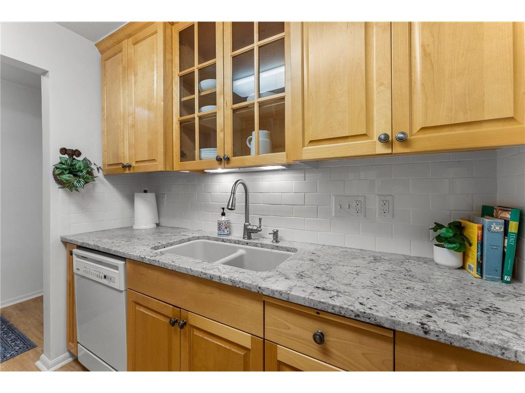 4380 Brookside Court #103 Edina MN 55436 7002701 image7