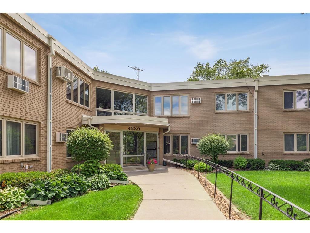 4380 Brookside Court 108, Edina, MN, 55436 MLS 6230283 Edina Realty