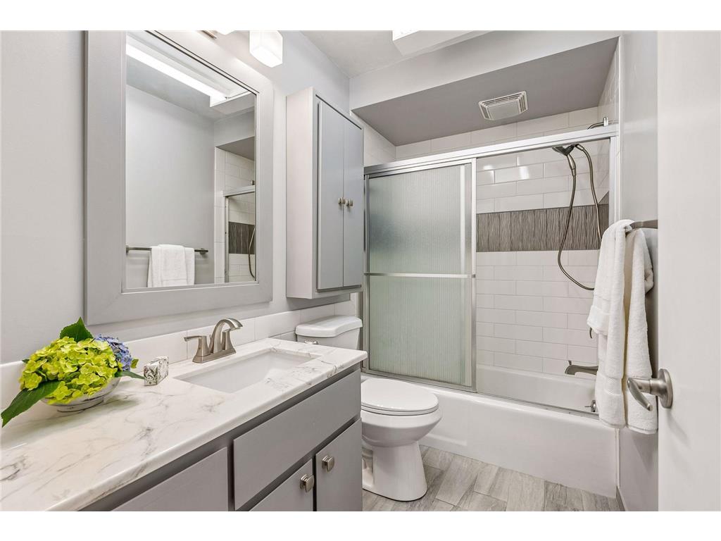 4380 Brookside Court #116 Edina MN 55436 7066002 image16