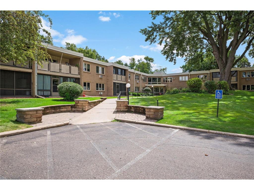 4380 Brookside Court #205 Edina MN 55436 7067933 image1