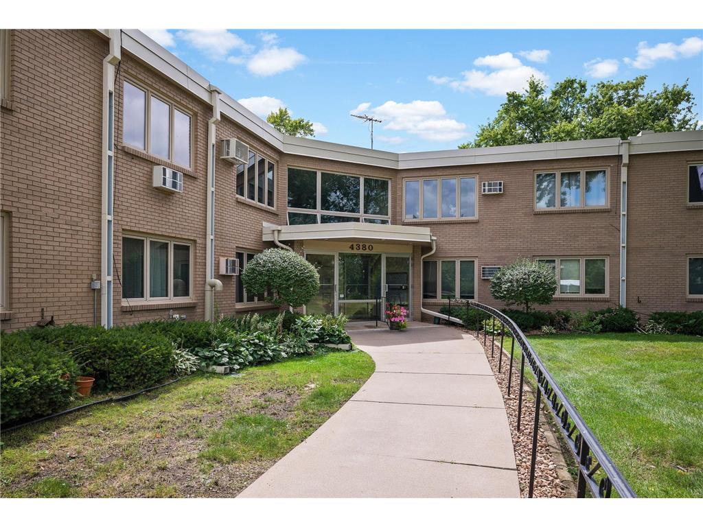 4380 Brookside Court #205 Edina MN 55436 7067933 image2