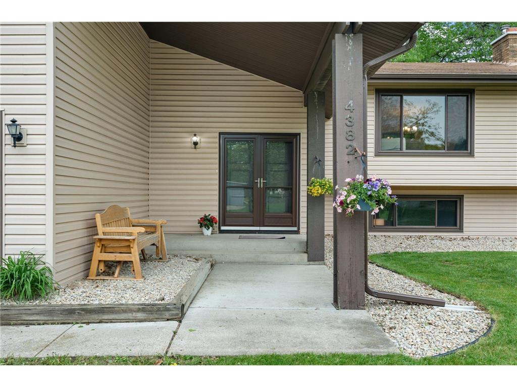 4382 Metcalf Drive Eagan MN 55122 7081298 image2