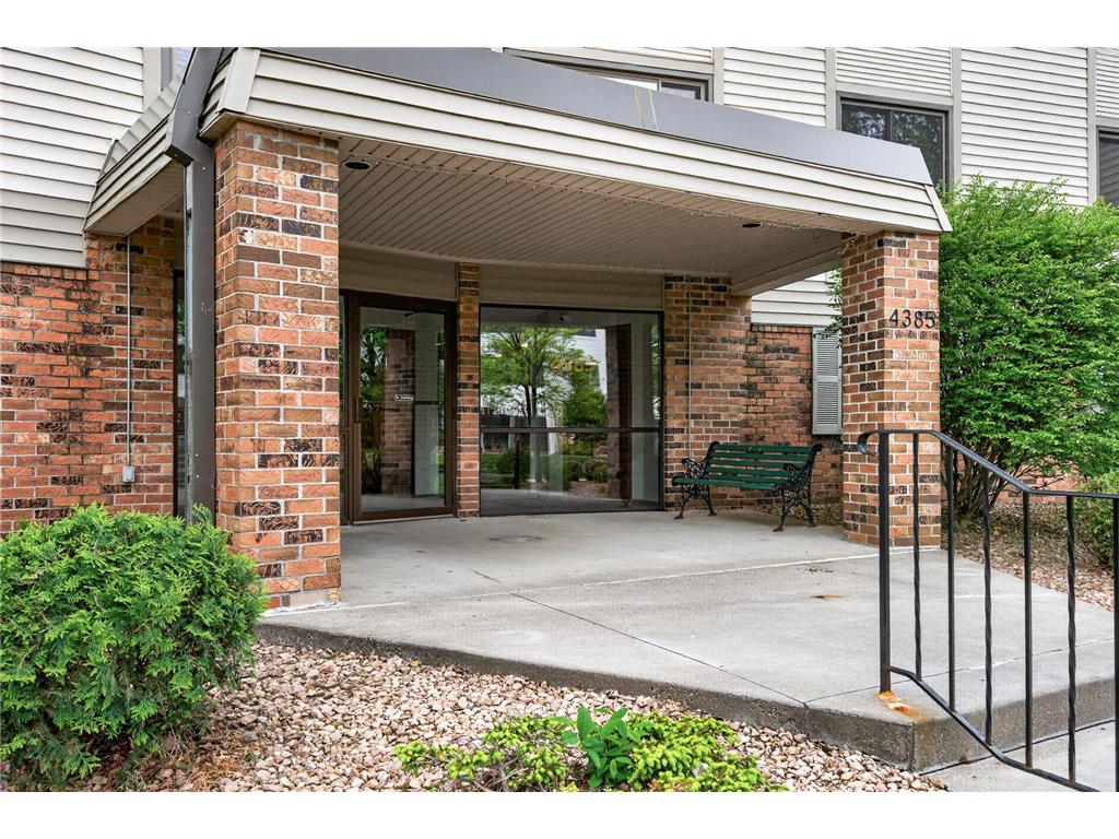 4385 Trenton Lane N #102 Plymouth MN 55442 7075370 image3