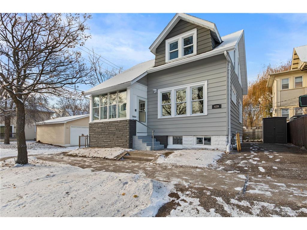 439 Grotto Street N Saint Paul MN 55104 6636702 image1
