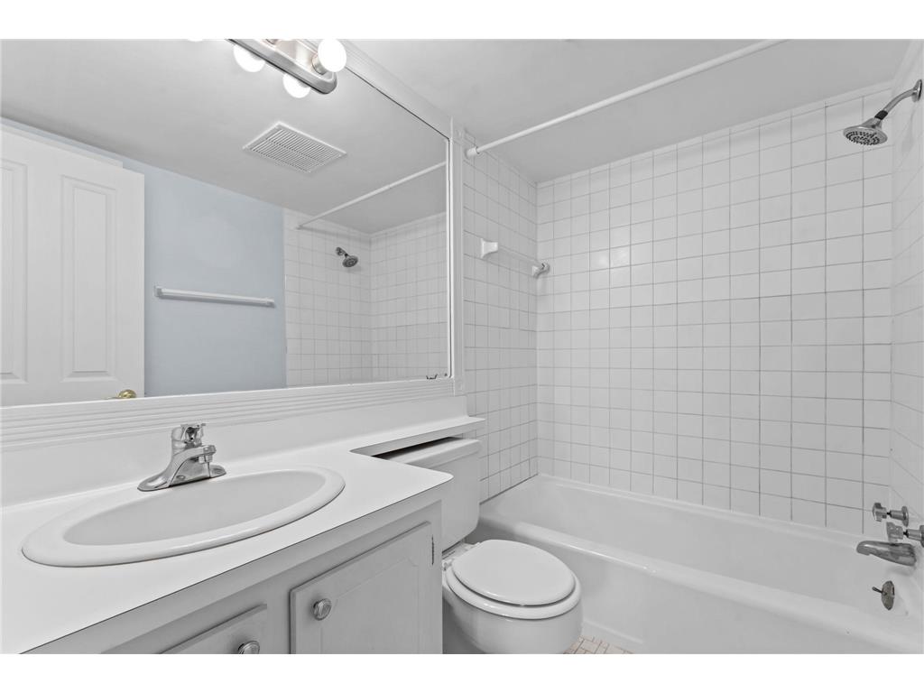 4397 Wilshire Boulevard #204 Mound MN 55364 - Lake Minnetonka 7000604 image16