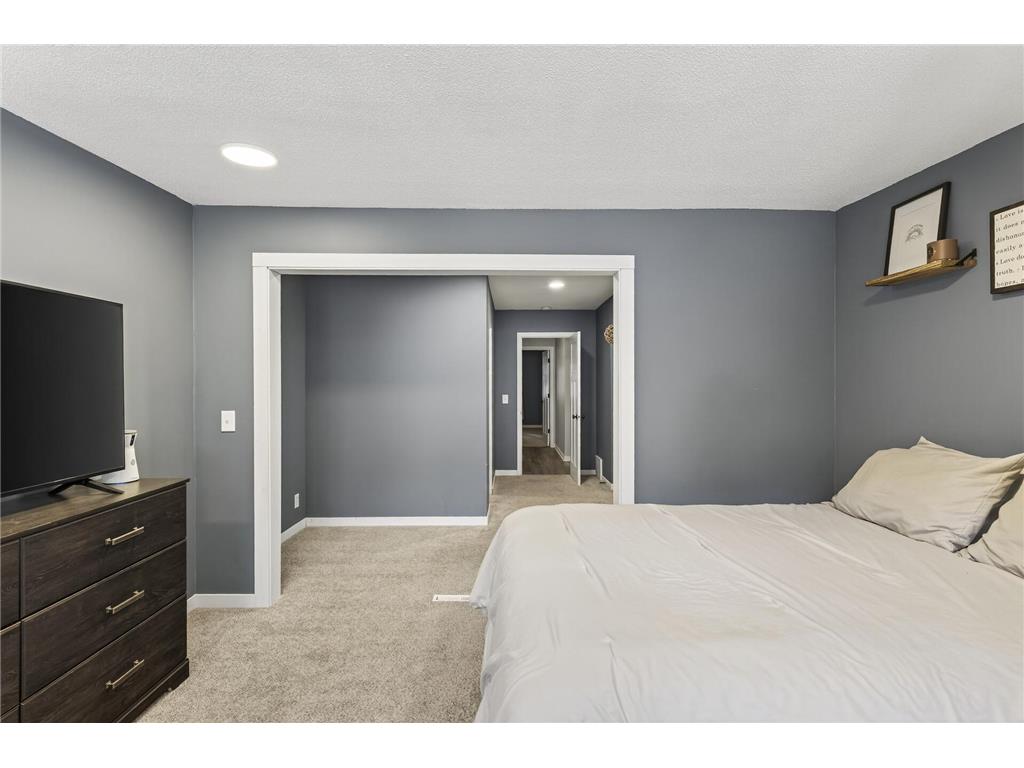 44 Walden Street Burnsville MN 55337 7014674 image12