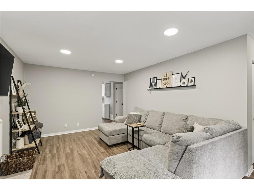 44 Walden Street Burnsville MN 55337 7014674 image7