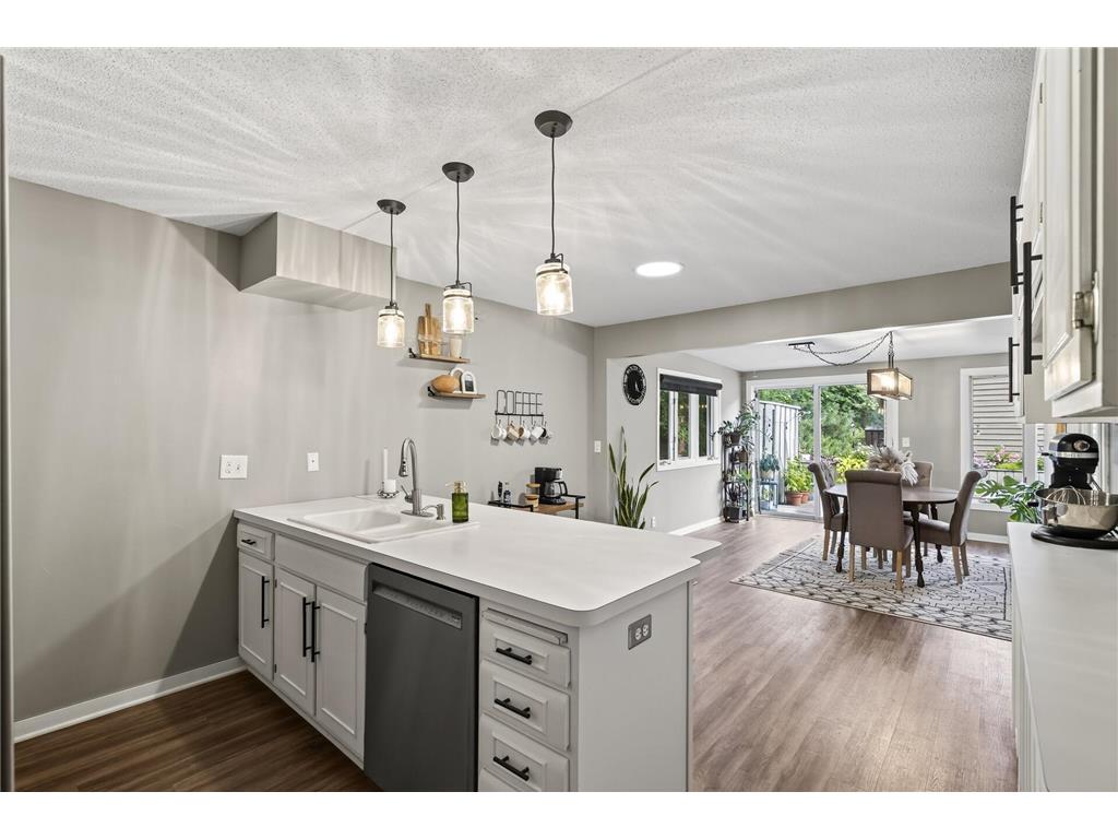 44 Walden Street Burnsville MN 55337 7014674 image8