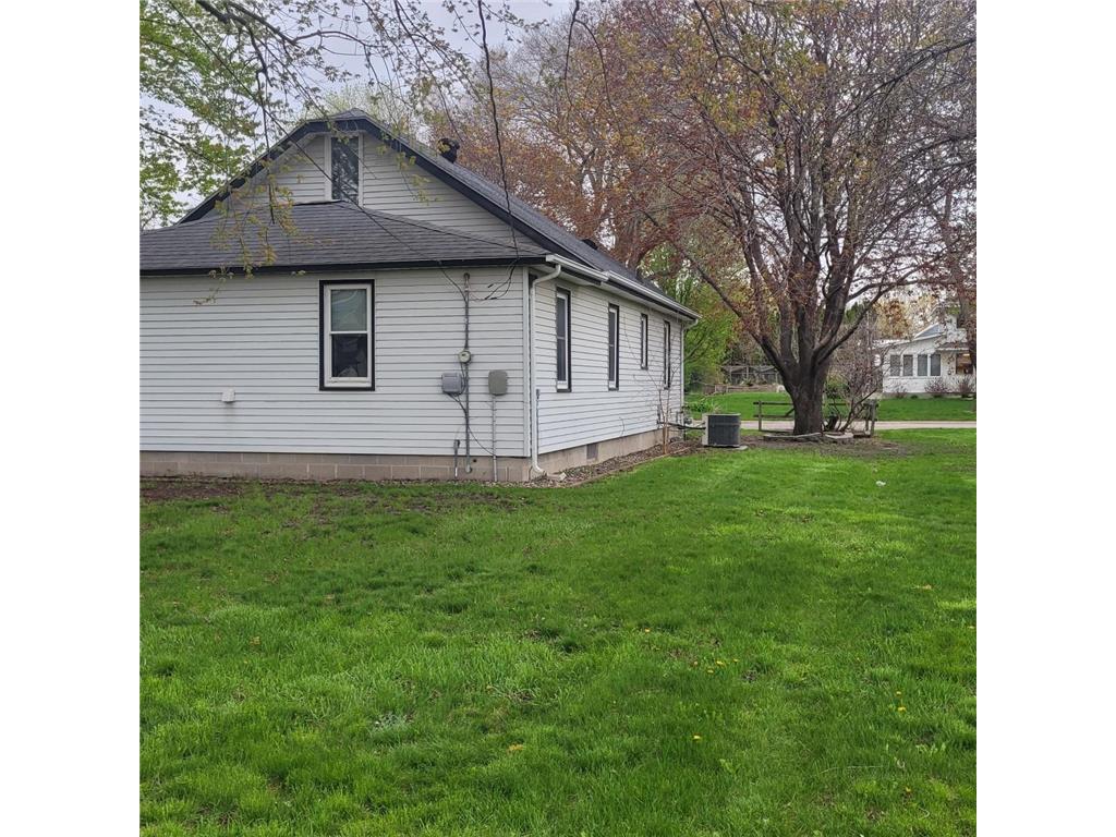 440 E Main Street Madelia MN 56062 7066911 image10