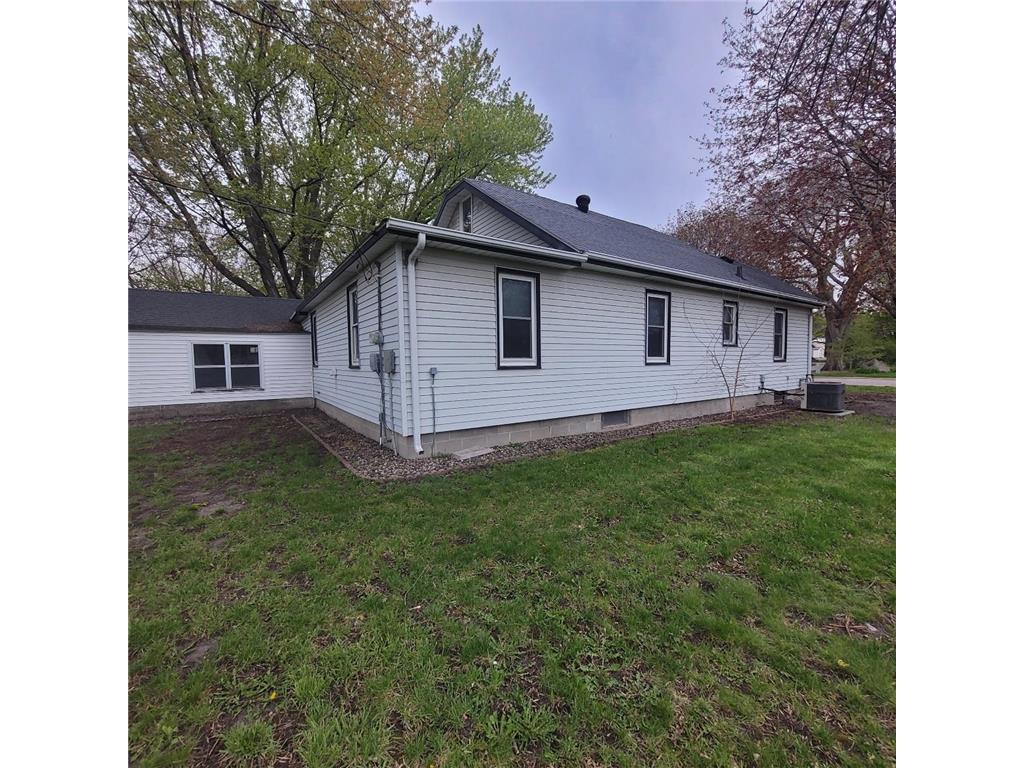440 E Main Street Madelia MN 56062 7066911 image12