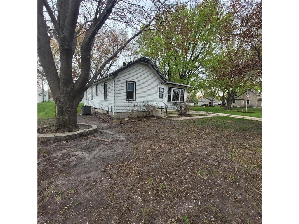 440 E Main Street Madelia MN 56062 7066911 image14