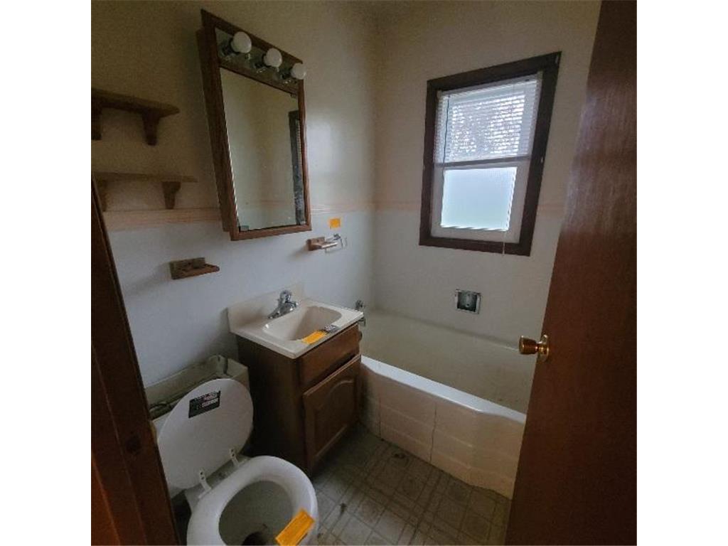 440 E Main Street Madelia MN 56062 7066911 image19