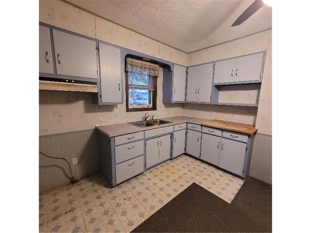 440 E Main Street Madelia MN 56062 7066911 image34