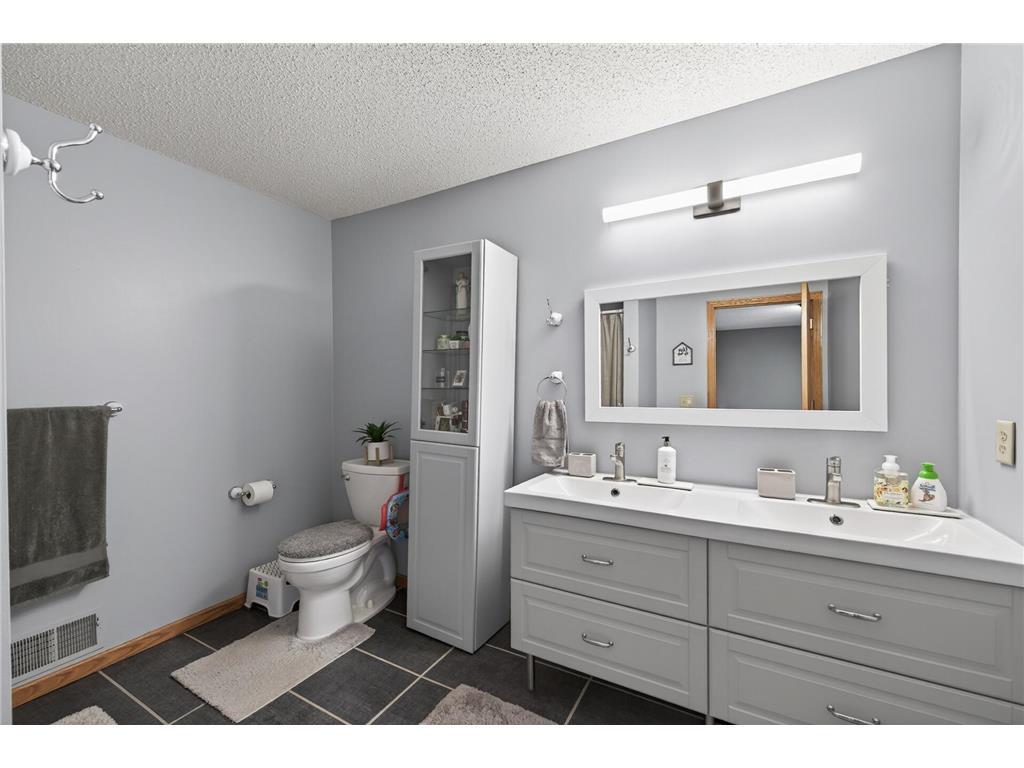 440 Hickory Lane N Oakdale MN 55128 7086682 image21